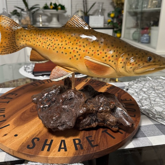 Vintage 1987 Handcrafted Brown Trout Sculpture on Driftwood Base! - Picture 6 of 11